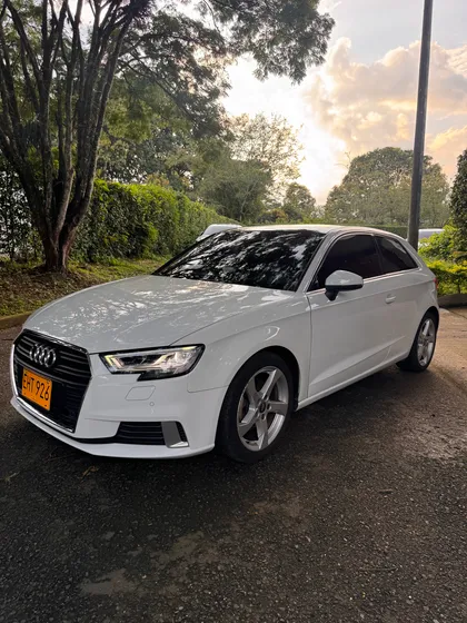 Audi A3 1.2 Attraction Sline