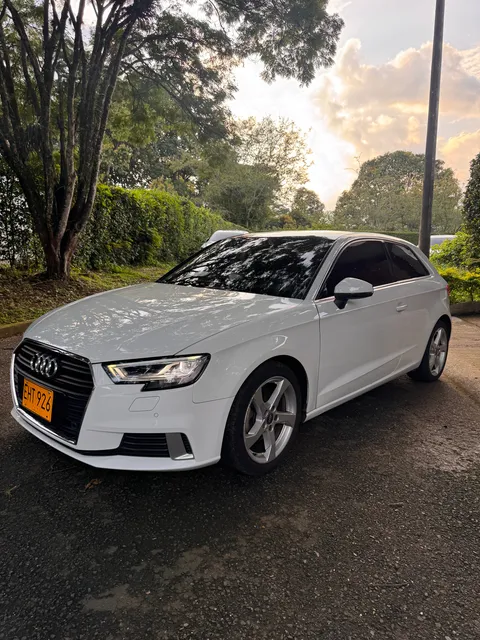 Audi A3 1.2 Attraction Sline