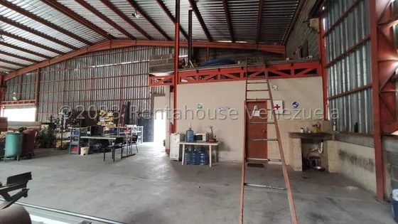 Galpon En Alquiler Barquisimeto Gisselle Lobo Alquila Galpón Industrial De 1290 Metros Cuenta Con Oficina Baño Completo Zona De Carga Y Descarga Y Tanque Subterraneo De 10000 Litros 2 4 1 5 2 1 5     