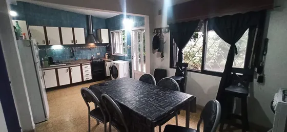 Casa En Venta 3 Ambientes Con Parque L. De Zamora 