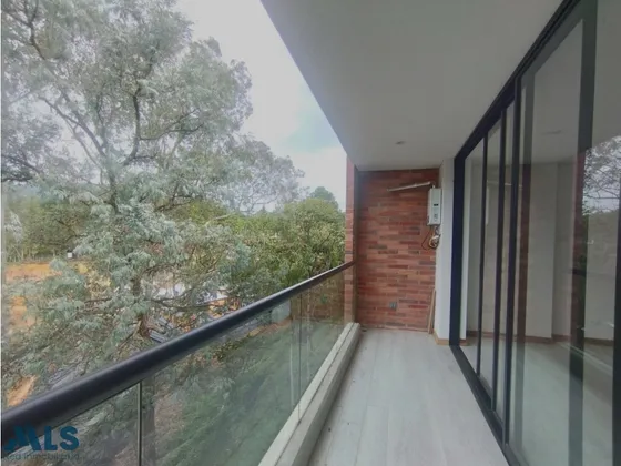 Venta De Apartamento En Edificio Del Retiro(mls#247825)