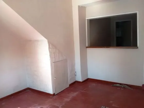 Monoambiente Amplio En Alquiler - Monte Grande - Zona Residencial