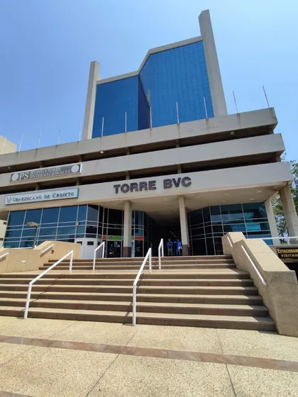Se Ofrecen En Venta  Dos Modernas Oficinas, Ubicadas En La Torre Bvc, En La Avenida Jorge Rodríguez De Lechería.