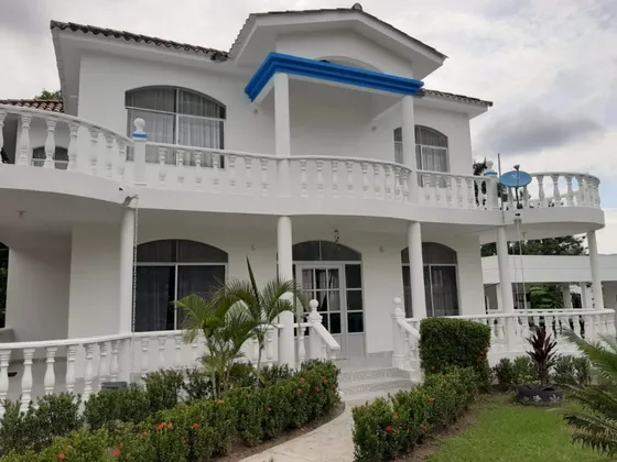 Hermosa Casa Condominio Imperio Apicala