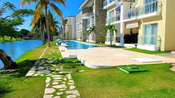 Apartamento Amueblado En Alquiler En Punta Cana Cocotal Golf Country Club, 2 Habitaciones, Terraza Vista Al Lago