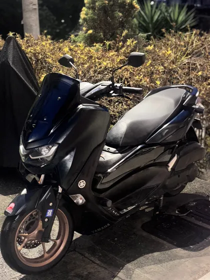 Nmax 155 , Color Verde Oscuro