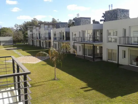Departamento  En Venta En Solar Azul Km 49.5-  Pilar,  G.b.a. Zona Norte