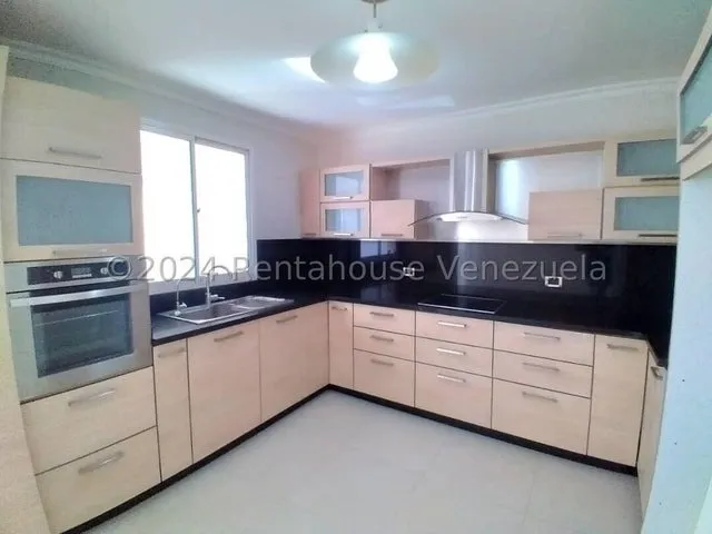 Mayra Lara Rah Vende Hermosa Casa En Urb Ciudad Roca, Al Este De Barquisimeto, 3 Hab., 3 Baños, Planta Eléctrica, Club Privado Con Canchas Deportivas, Gimnasio, Piscina, Parque Infantil, Vigilancia P