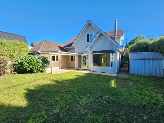 Se Vende Casa En Puerto Varas | 5d+3b | A Pasos De Clínica