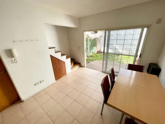 Venta Depto Dúplex 2 Ambientes Caseros Con Patio