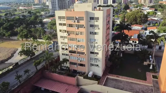 Venta Encantador Apartamento En La Urbanización El Parque, Ubicado En El Este De La Ciudad. Barquisimeto + Profesional Inmobiliario Mehilyn Perez +