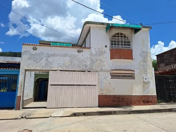 Venta Amplia Casa Ubicada En La Victoria -aragua Urb Bolivar Gjg 25-3576