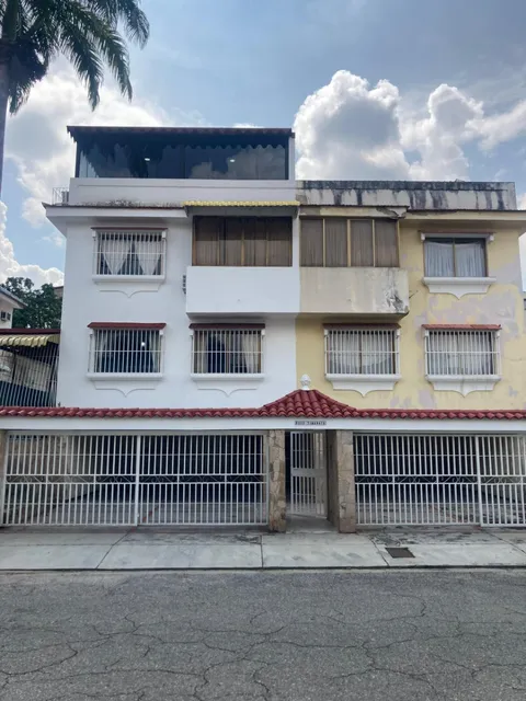 Apartoquinta  De 3 Niveles Ubicada En Prebo I Calle Cerrada (asoprebo),  Res. Tamanaco. Minerva K