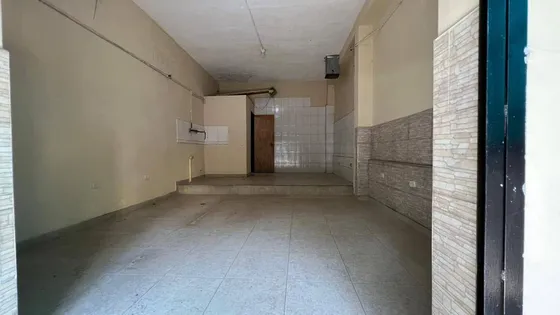 Local Comercial En Alquiler. Local De 40mts Aprox , Un Baño .mr.
