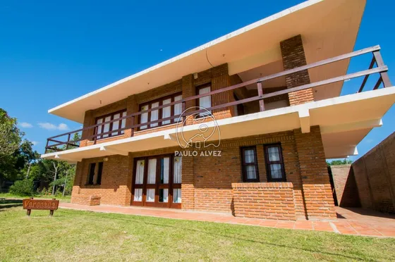 Casas Venta 4 Dormitorios Playa Hermosa