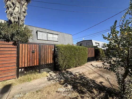 Venta Acogedora Casa En Jardines De Vespucio 3d,3b