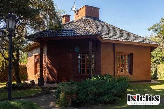 Casa Sola En Lote: Salta Nº 185 - San Rafael. Mar De Ajó - C665