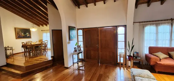 Hermosa Casa A La Venta En B° Dalvian( Apta Credito Hipotecario.)