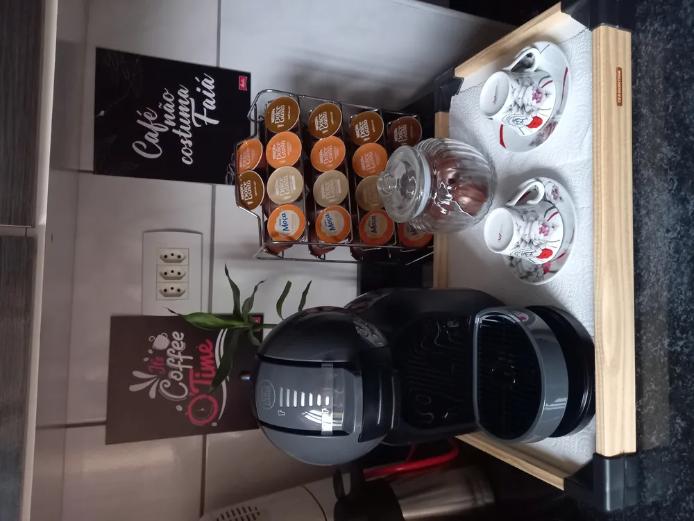 Cafeteira Nescafé Dolce Gusto Mini Me em uso