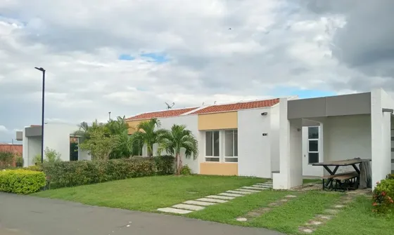 Casa En Arriendo En El Castillo