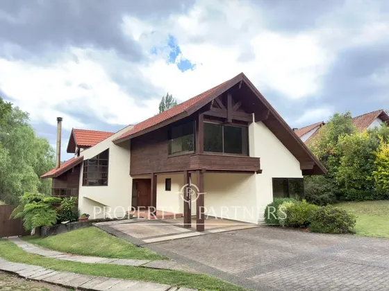 Casa De Alto Estándar Condominio Los Cántaros 