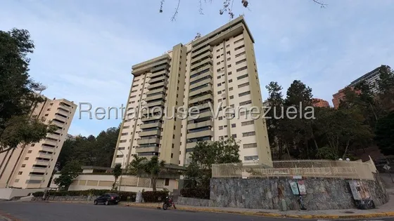 Se Vende Amplio Apartamento Para Remodelar En La Urb. Manzanares.