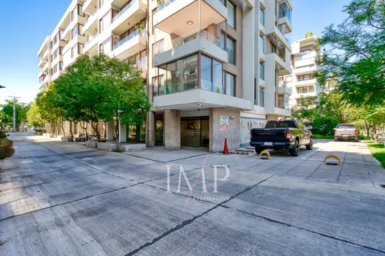 Amplio Local Comercial  En Providencia