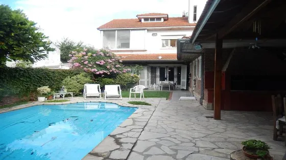 Casa En Venta, 5 Ambientes, Quilmes Centro, Garage, Amplio Patio, Quincho, Pileta
