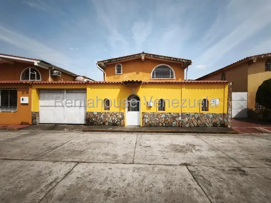 Casa En Venta En La Victoria Valles De Guaracarima 27-1824 Wjo