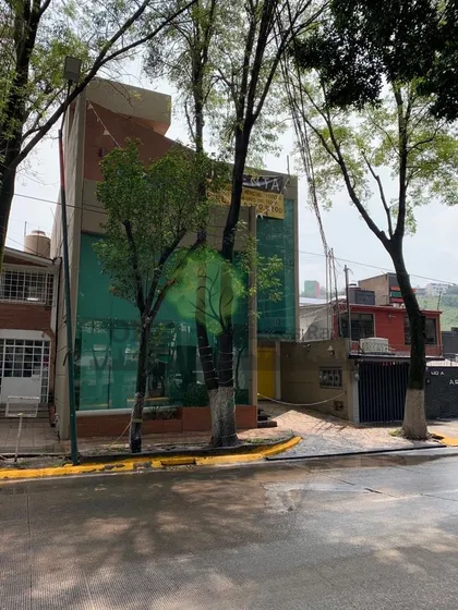 Oficina En Renta En Arboledas, Sobre Calz. De Los Jinetes