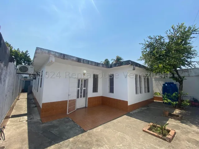 Rosa Rodríguez Vende Casa En Zona Centro, Acarigua 24-23352