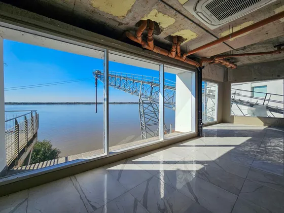 Oficina/local Comercial De 340m2 Con Vista Al Río En Alquiler En Puerto Norte