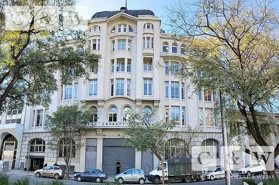Muy Buen Edificio, Reciclado Íntegramente En El Año 1970 Aprox. | Muy Buena Ubicación