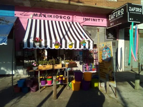 8 Locales  Comerciales