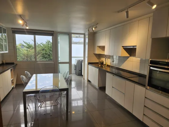 Amplio Departamento En Arriendo En Las Condes.