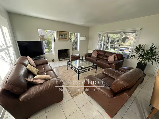 Casa En Venta 7 Ambientes La Tradición