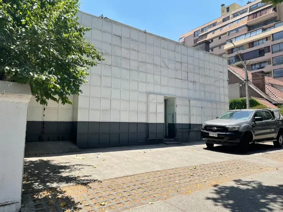 Arriendo Local Comercial En Cristobal Colón Con Tobalaba.