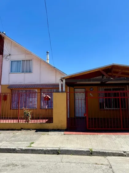 Casa Los Lirios / Collao Concepcion