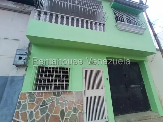 Jv Vende Casa Con Local Comercial Ubicado En Valencia, La Candelaria. Excelente Zona Peatonal Y Cercano A Vías Principales 26-16157 Jun1