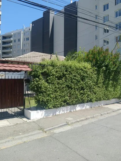 Propiedad En Venta En Las Condes, Para Inversión O Familia