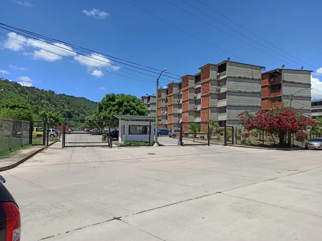 Apartamento Venta Camino Real La Moncloa. Guarenas. Ar. Mls # 24-23278