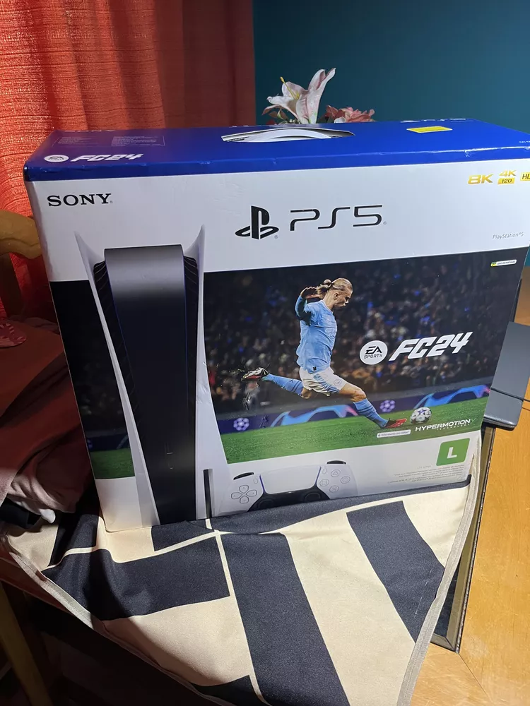 Playstation 5 825gb Disco + Bundle Ea Sports Fc 24 Midia Física Cor Branco  E Preto Sony Bivolt