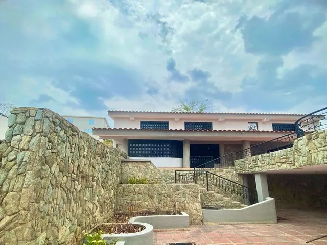 Johana Lazaro Vende Casa En Urb Colinas De Guataparo Av Principal Calle Abierta   **solo Clientes**