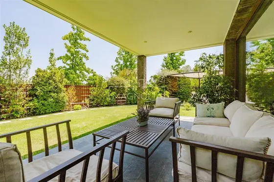 Casa En Venta De 6 Dorm. En Las Condes