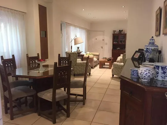 Casa En Venta - 4 Dormitorios 5 Baños - Local - 380mts2 - Olivos