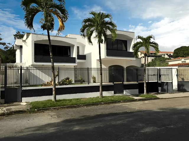 Leandro Araque Inzitu Realtors Vende Casa Quinta En La Urbanización La Viña, En Calle Cerrada A Remodelar 
