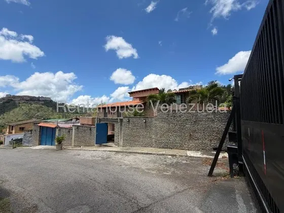 Exclusiva Casa En Venta En La Lagunita Country Club 27-1527 Ma