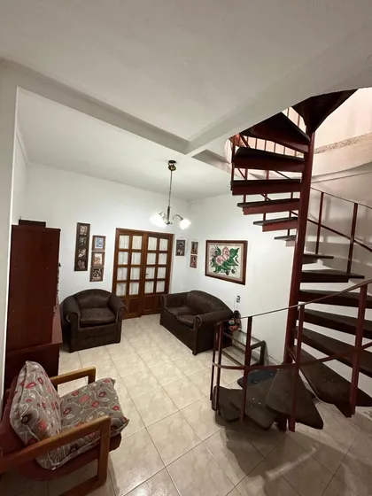 Excelente Casa Centrica Desarrollada En Dos Plantas