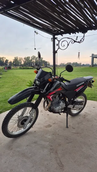 Honda Tornado Negra Impecable