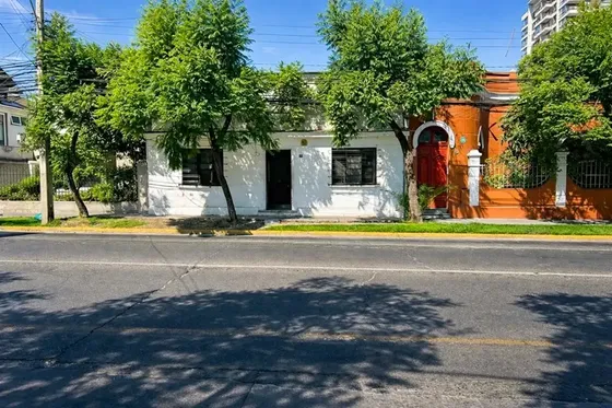 Casa Amplia Salvador/sucre-metro Monseñor Eyzaguirre C/patio
